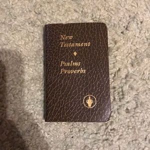 New Testament Bible/ Psalms & Proverbs